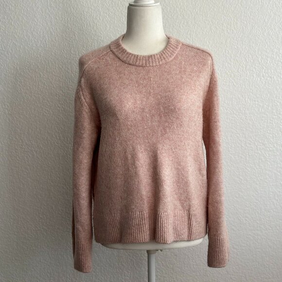 Abercrombie & Fitch Soft Pink Crewneck Sweater Size Small - Picture 2 of 8